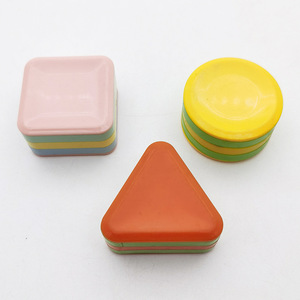 Vente en gros de boîtes à secousses en plastique à formes géométriques, à rayures, carrées, rondes, triangulaires, jouet de percussion, instrument Orff - Product Image 2