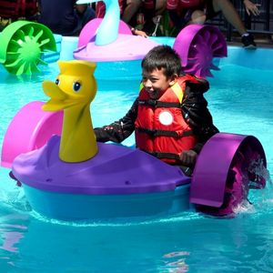Bateaux à manivelle QIQU pour enfants et familles, en PEHD, étanches IP67, avec têtes de dessins animés Cygne et Grenouille, pour parcs aquatiques - Product Image 1