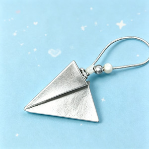 Marque-page <span class=keywords><strong>en</strong></span> métal <span class=keywords><strong>en</strong></span> forme d'<span class=keywords><strong>avion</strong></span> <span class=keywords><strong>en</strong></span> <span class=keywords><strong>papier</strong></span> avec cordon de perles pour les amateurs de journalisation et de livres, disponible <span class=keywords><strong>en</strong></span> or et <span class=keywords><strong>en</strong></span> argent - Product Image 1