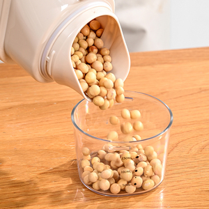 Conteneur de stockage d'aliments pour animaux de compagnie moderne, portable et multifonctionnel <span class=keywords><strong>avec</strong></span> <span class=keywords><strong>couvercle</strong></span> anti-poussière pour usage domestique, facile <span class=keywords><strong>à</strong></span> utiliser pour le stockage et la distribution d'aliments pour chiens et chats - Product Image 2