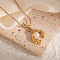 Collier pendentif tendance en acier inoxydable plaqué or 18 carats avec imitation perles, idéal pour les fêtes, pour femme, fabriqué en Chine, vente en gros directe usine