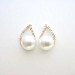 Orecchini Pendenti in Oro Bianco con Perle e Diamanti Taglio Brillante Rotondo, Incastonatura a Canale, Stile Classico per Matrimoni, Gioielli da Donna - Product Image 5