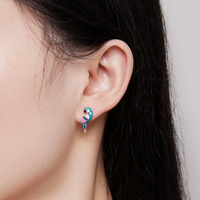 Boucles d'oreilles goutte à goutte colorées pour perroquet design de niche s925 boucles d'oreilles oiseau en argent