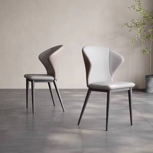 Sedia da Pranzo, Sgabello da Bancone in Pelle di Design Italiano Nordico, Seduta Premium con Schienale Curvo Artistico, <span class=keywords><strong>Arredamento</strong></span> Minimalista - Product Image 1