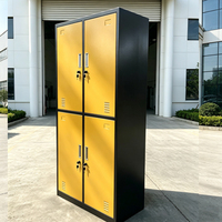 Casiers métalliques à 4 portes adaptés aux écoles, aux dortoirs et aux gymnases (modèles à 6, 9, 12 et 15 portes également disponibles).