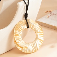 Collier pendentif minimaliste grand disque creux martelé pour femme, style vintage, accessoire de bijouterie pour usage quotidien