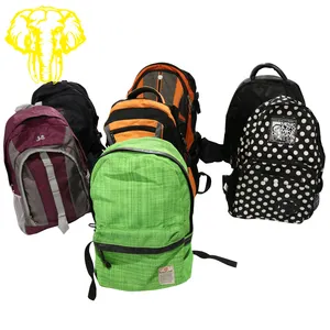 어린이 학교 가방 사용 된 옷과 신발 가방 사용 가방
