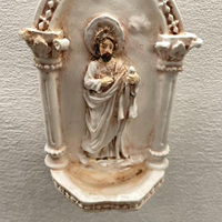 Sculpture religieuse artisanale peinte à la main - Souvenir de Noël en résine au design occidental - Art de stockage d'eau bénite