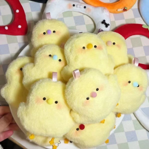 Porte-clés unisexe en peluche souple anti-stress, jouet à presser doux et moelleux pour les plus de 14 ans - Product Image 1