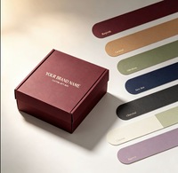 Boîte cadeau rigide pliable bordeaux personnalisée, estampée à chaud avec logo de marque élégant pour emballages cadeaux de cosmétiques et de souvenirs haut de gamme