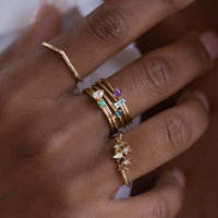 Rétention de la couleur en acier inoxydable. Pierre précieuse en zircon de couleur. Pierre de naissance de décembre. Bague simple avec diamants. Bague d'anniversaire