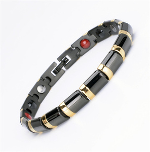 Pulsera de acero inoxidable para hombre con chapado en oro y patrón de forma de llave Accesorios creativos con piedra de circón - Product Image 3