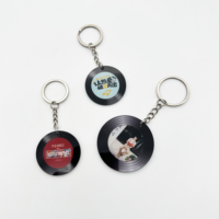 Porte-clés personnalisé Kpop, imprimé en typographie, dessin animé, anime, en alliage de zinc et aluminium, ouvre-bouteille vintage tendance, léger
