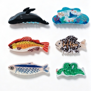 Pinzas para el pelo de acrílico con forma de animal retro, diseño de tiburón trucha colorido de dibujos animados, bonitas pinzas de garra con forma de pez oceánico para mujer - Product Image 1