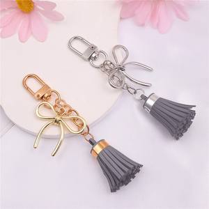 Nouveau <span class=keywords><strong>Pendentif</strong></span> Porte-clés en Alliage avec Nœud Papillon et Pompon en Cuir Doré/Argenté, Accessoire DIY pour Sac à Main Femme - Product Image 1