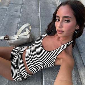 Open Back Sports Set für Frauen, 2025 Summer Striped 2-teiliges Outfit, atmungsaktive Shorts & Crop Top, Custom OEM - Product Image 1