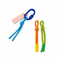 Llavero colgante de acrílico personalizado de gran venta con cuerda trenzada y mosquetón, dijes de moda para mochila, para regalos al por mayor
