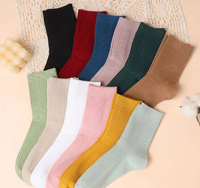 Chaussettes pour femmes Zhuji soigneusement sélectionnées, couleur unie, épaisses, mi-mollet, chaudes, décontractées, en polyester, sans couture, pour l'automne et l'hiver
