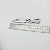 Couteau de poche multifonctionnel en acier inoxydable, couteau pliant tactique de survie EDC pour le camping en plein air, couteau de chasse