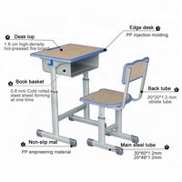 Chaise d'Élève en Bois Moulé avec un Bac à Livres Intégré Sous le Siège Parfait pour Garder les Salles de Classe Propres dans les Écoles Primaires