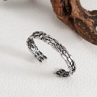 Bracelet manchette empilable vintage en métal sculpté et gaufré motif poisson pour femme, style ethnique, accessoire de poignet tendance, bijoux cadeaux