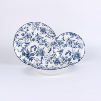 Service de table vintage Chinoiserie à motif floral et d'oiseaux - Assiettes, bols et plateaux de service en céramique bleue à motifs botaniques