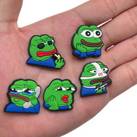 Mignon dessin animé triste grenouille PVC caoutchouc souple sabot breloques chaussures boucle polyvalent personnalisé chaussures décorations bricolage accessoires pour sabots