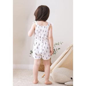 Combinaison courte pour fille BambooBud, imprimé lavande blanc, tenue d'été respirante, vêtement pour enfant en une seule pièce - Product Image 5
