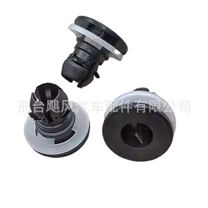 Clip de Montaje Hurricane Auto Parts W718416S450B para Faldones Laterales de Ford Mondeo, Taurus, Edge y Focus - Product Image 3