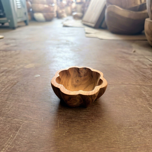 Meilleures ventes en Indonésie : Bol à dessert en bois gravé à la main, écologique, en forme de fleur, style classique, assiette en bois massif, idéal pour offrir - Product Image 1