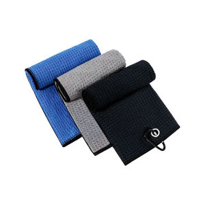 Serviette de nettoyage de balles de golf en microfibre à motif imprimé, prix d'usine, avec logo personnalisé et clips - Product Image 1