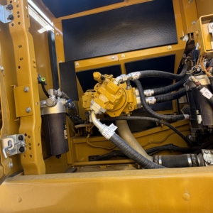 Pompe pour pelle hydraulique 345D2, 375 CV, capacité de la benne de 2,0 m, poids opérationnel de 45,8 tonnes, puissance de 276 kW, pour usage en construction/bâtiment - Product Image 6