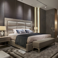 Ensemble de chambre à coucher moderne de luxe au design italien exclusif, lit double haut de gamme avec grande tête de lit king size, meubles de style doux