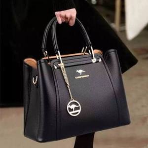 Elegante Bolso de Mano de Piel Sintética para Mujer con Adorno de Borla Llamativa, Cierre de Cremallera, Dos Asas y Amplio Espacio de Almacenamiento para Viajes - Product Image 4