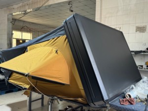 2025 Thiết Kế Mới Nhà Máy Giá Tam Giác Ánh Sáng Trọng Lượng Pick-Up Cứng Shell Xe Roof Top Lều Cho Xe Trên Mái Nhà Lều Nhôm Cắm Trại - Product Image 2