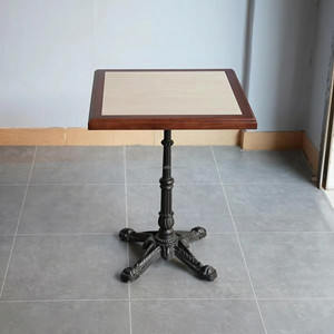 <span class=keywords><strong>Table</strong></span> carrée rétro en bois avec plateau en <span class=keywords><strong>marbre</strong></span>, base en <span class=keywords><strong>fonte</strong></span> à quatre pieds, <span class=keywords><strong>table</strong></span> de <span class=keywords><strong>bistrot</strong></span> pour café, restauration, hôtellerie - Product Image 1