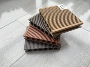 Suelos de ingeniería para exteriores, tableros de cubierta compuestos de plástico y madera, cubierta de WPC <span class=keywords><strong>barata</strong></span>, suelo con textura de madera de teca - Product Image 3