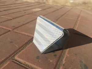 Etiqueta de contorno trapezoidal de venta directa del fabricante <span class=keywords><strong>Reflector</strong></span> de etiqueta de contorno de barandilla de alta velocidad - Product Image 6