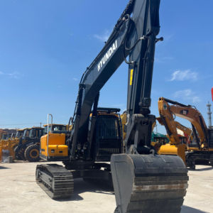 Pelle hydraulique sur chenilles de 22 tonnes pour projets de construction et de terrassement Hyundai HX220 d'occasion de haute qualité - Product Image 1