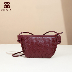 2025 femmes été nouveau sac tissé à la main unique épaule croix petit sac carré <span class=keywords><strong>Mini</strong></span> pratique femmes sac à main en gros - Product Image 1