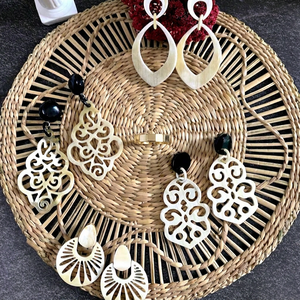 Accessoires de mode les plus vendus Bague d'oreille en corne de buffle de dernière conception Bijoux en cuivre et perles exportés en gros - Product Image 1