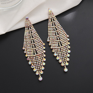 Boucles d'oreilles pendantes longues à pampilles en strass, tendance et très prisées, plaquées or pour femmes, vente en gros directe des fabricants - Product Image 2