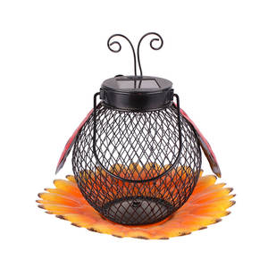 Mangeoire à oiseaux solaire Oniya en métal anti-écureuils avec lumière LED pour l'extérieur, décoration de jardin unique - Product Image 4
