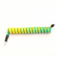 Câble de mise à la terre spiralé rétractable 10 mm² jaune-vert en TPU avec bornes à double anneau pour applications marines et ESD