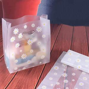 Paquete de 100 Bolsas de Plástico PE Desechables de 20x30cm para Camisetas, con Orificios y Refuerzo Lateral, Precio de Fábrica, Personalizables, Resistentes al Desgarro, Acabado Esmerilado - Product Image 6