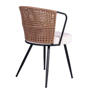 Chaise de salle à manger moderne et élégante en métal et rotin, idéale pour les hôtels - Product Image 4