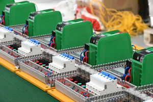 ไดรฟ์ AC อเนกประสงค์ NIdec Commander S100 1 เฟส 220V 240V 0.25KW VFD รุ่น S100-01S23-0A0000 0.33HP VSD - Product Image 4