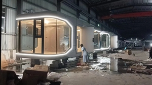 Capsule Spaziali Residenziali Prefabbricate di Lusso di Alta Gamma, Moderne ed Ecologiche per Campeggi e Hotel, con Struttura in Acciaio e Grafica LED - Product Image 2