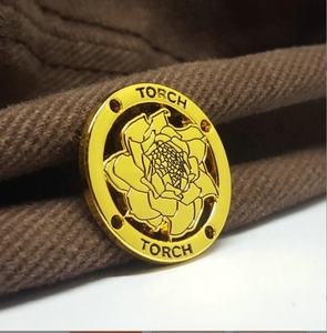 Tanai-bolsa con logotipo de <span class=keywords><strong>metal</strong></span> grabado personalizado, placa de etiqueta de marca, etiqueta adhesiva de pin de tela para bolsas y bolsos, hardware y accesorios - Product Image 6