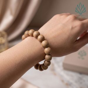 Bracelet tendance en bois d'agar vietnamien perlé 12 mm, bracelets en bois d'agar AL-T12-0001, cadeau minimaliste unisexe de la marque My Aga - Product Image 3